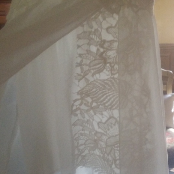 Gown - Picture 5 of 5